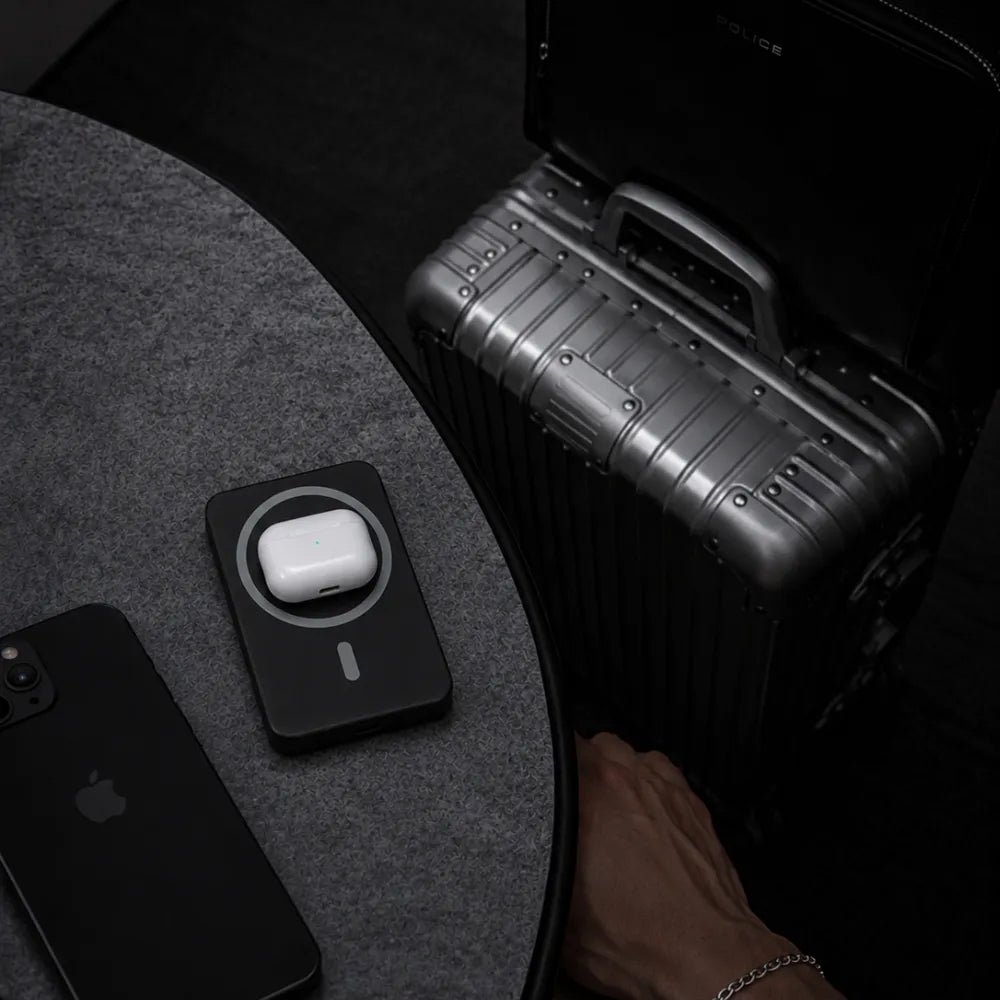 Batterie externe Charge Zénith CZ Luxorya recharge smartphone et écouteurs sans fil en déplacement 